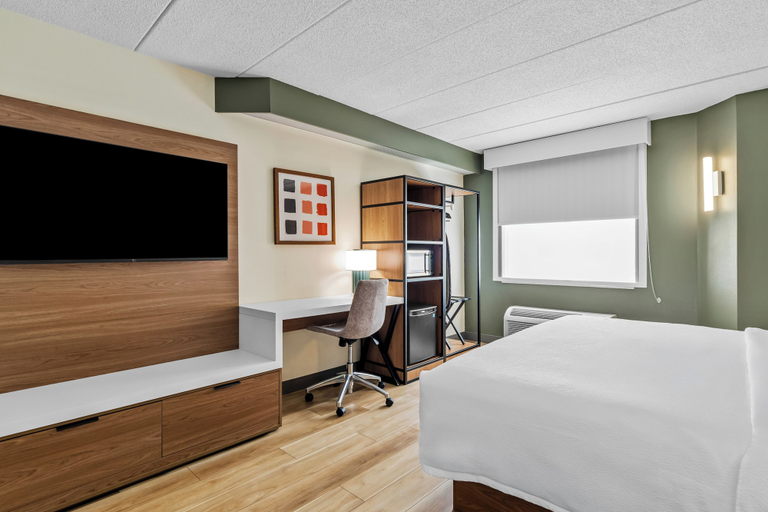 Bedroom 2, Spark by Hilton Lynchburg, Lynchburg