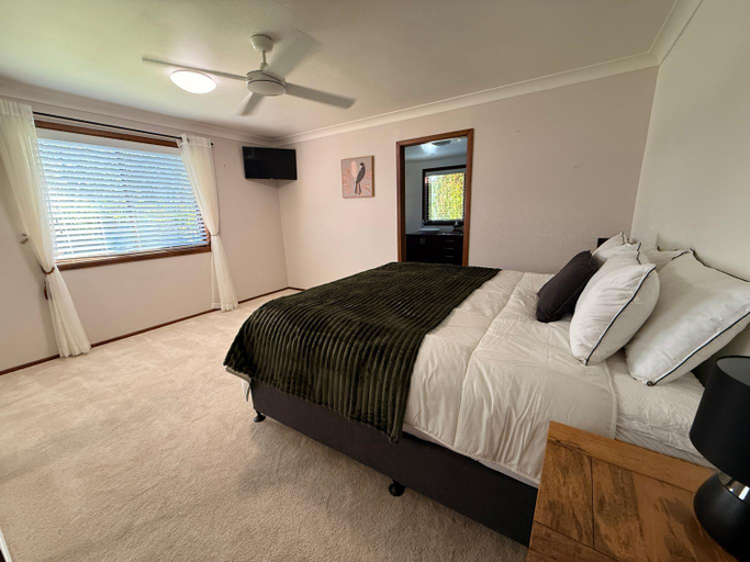 Bedroom, 31 The Rocks, Stanthorpe