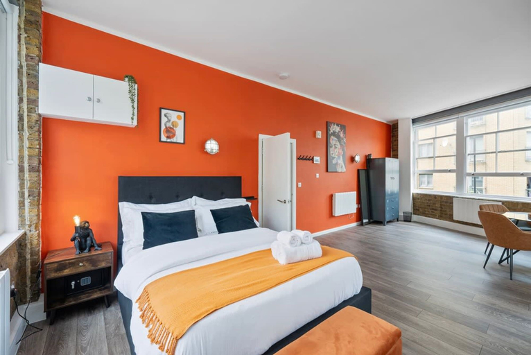 Room 5, New Spacious Studio in Old St, London