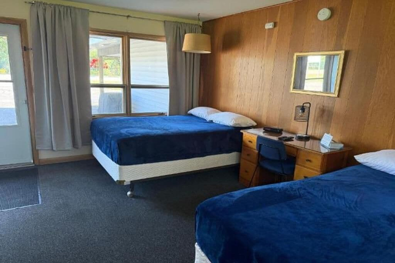 Room 5, Riverview Lodge, Chippewa