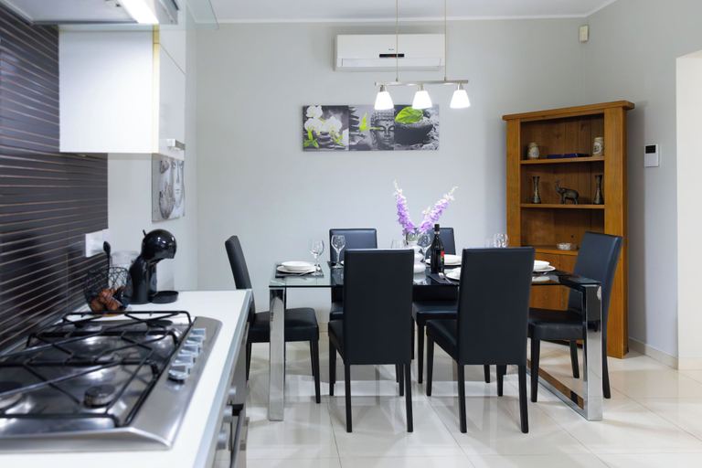 Private kitchen 3, Swieqi Jacuzzi