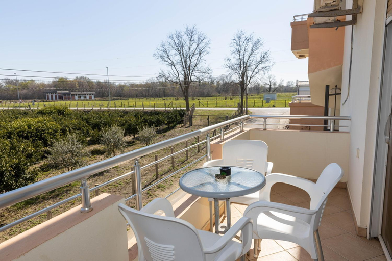 Others 4, Villa Elezi