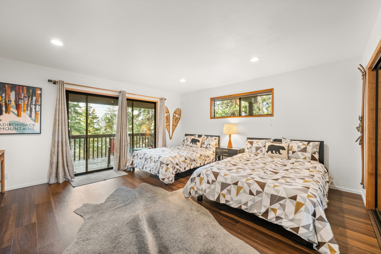 Room 3, Modern Primrose, San Bernardino