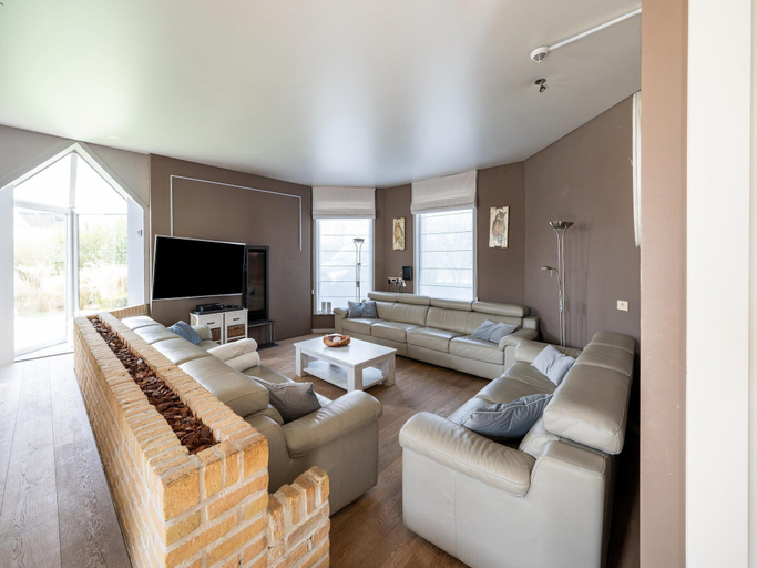 Others 2, Splendid Villa in Middelkerke with Sauna, Hot Tub, Terrace, West-Vlaanderen
