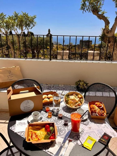 Food & Drinks, Le Donne di Capri, Napoli