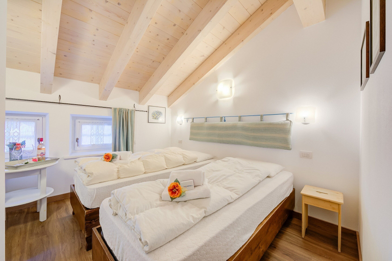 Room 5, Chalet Charmant, Sondrio