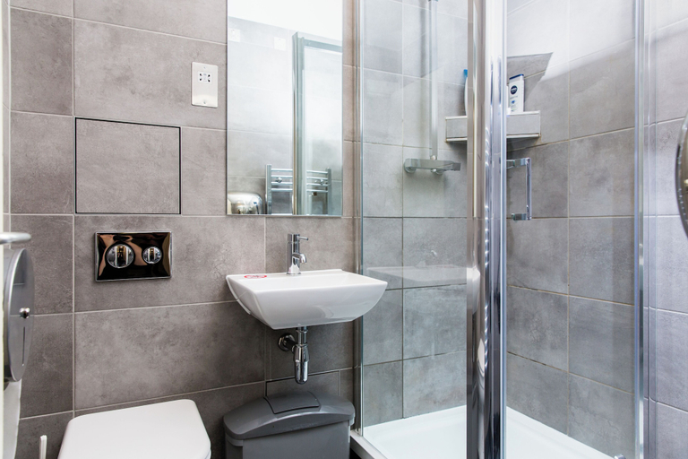 Bathroom 5, Alexander Fleming Hall Hoxton, London