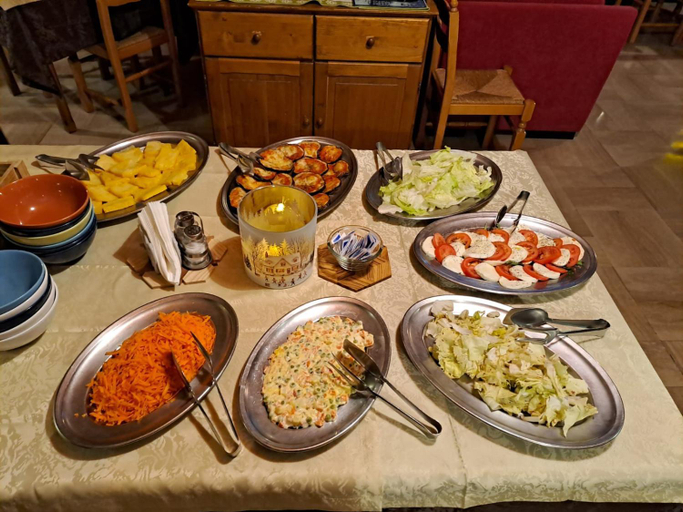 Food & Drinks