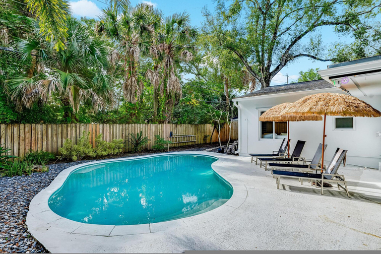 Room 3, Playa Del Fox Pool Luxury Villa, Broward