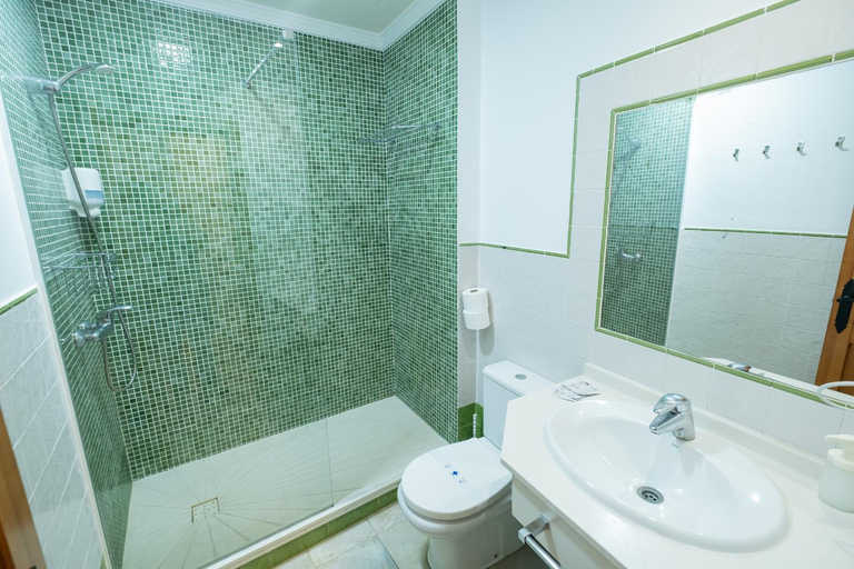 Bathroom 4, Apartamentos Gravina, Cádiz