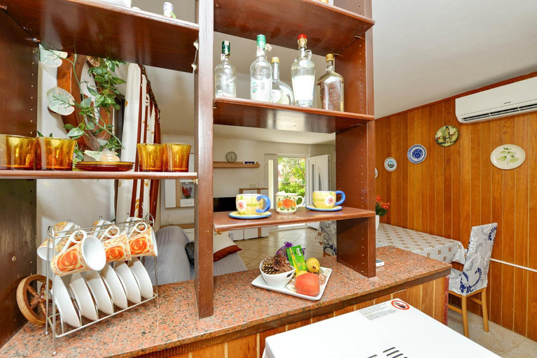 Food & Drinks, Apartment Velimir, Vir