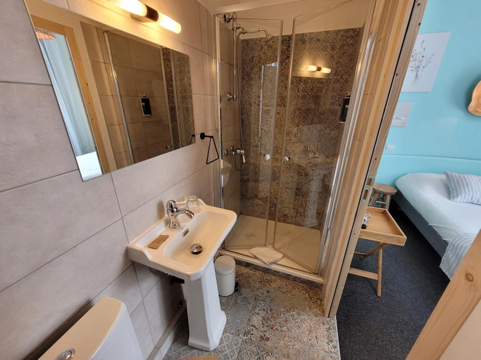 Bathroom 3, La Villa Rose-Marie, Loire-Atlantique