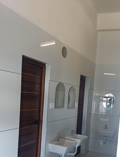 Bathroom 3, ASHRAMAM HEALTH RESORTS, Idukki