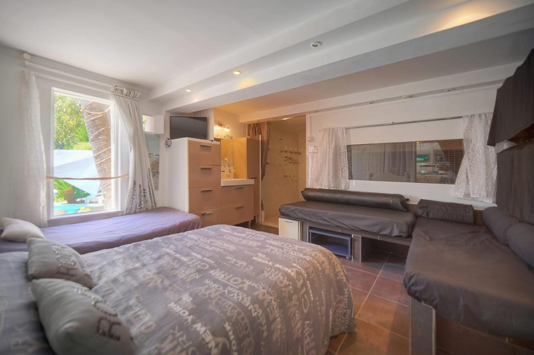 Others 2, FRGK 'Luxury Villa Mevania Antibes Heated Pool, Spa & Ultra-Fast Wi-Fi', Alpes-Maritimes