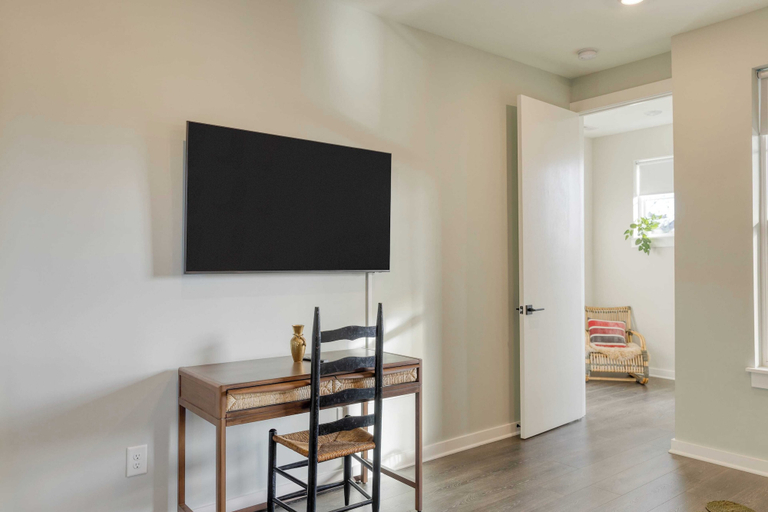 Others 5, Minutes to Broadway Chic Newly Built 4bdr w/ Balcony 98 Degrees by Avantstay, Davidson