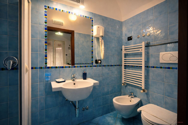 Bathroom 3, Eden Holiday Minori, Salerno