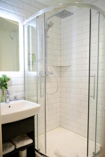 Bathroom 3, Walton View Hotel, Leeds