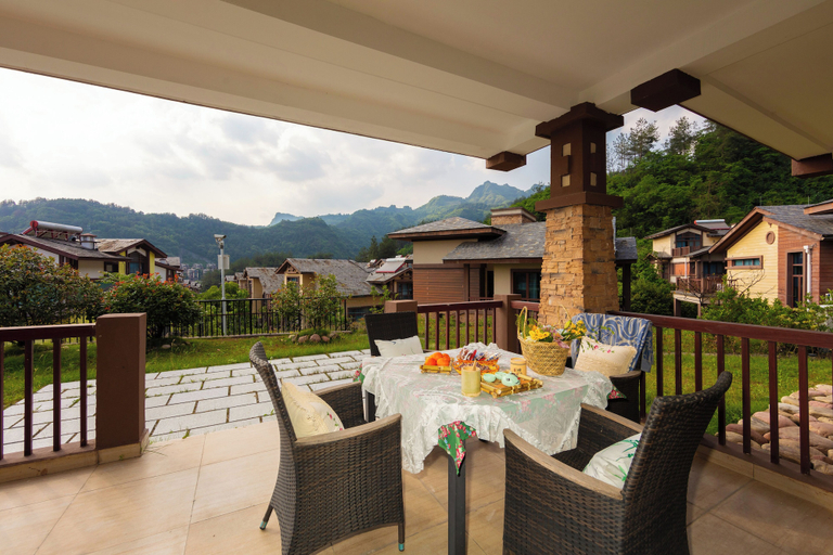 Outdoor dining 2, Pandora Valley Villas, Zhangjiajie