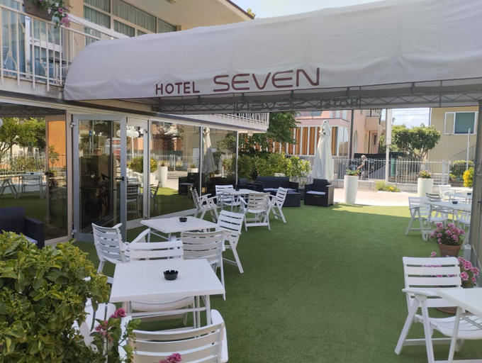 Food & Drinks 3, Hotel Seven, Rimini