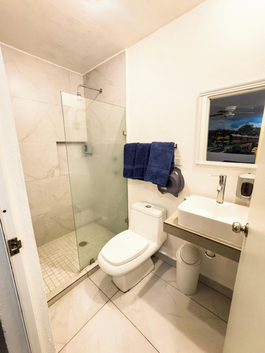 Bathroom, HOTEL CALIFORNIA, San Luis Potosí