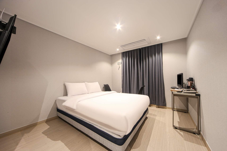 Bedroom 4, Busan Station Hotel 26, Dong