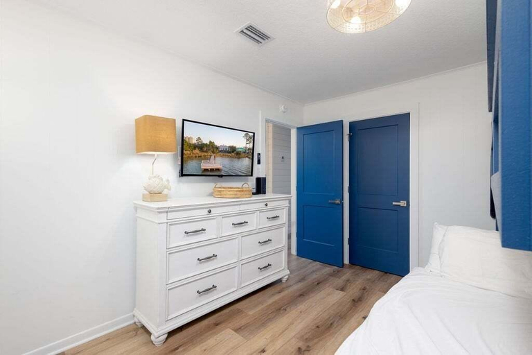 Room 4, Sailhouse West 2 Bedroom Duplex, Baldwin