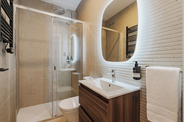 Bathroom 4, Numancia Apartments by Olala Homes, Madrid
