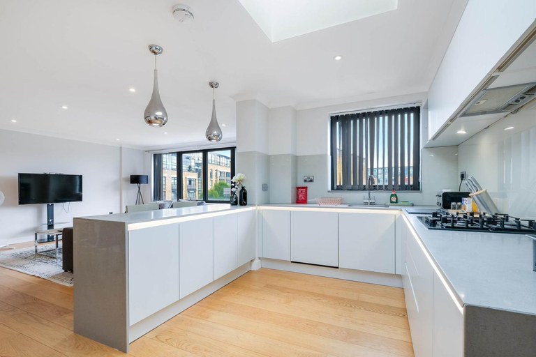 Others 4, The Concord House Luxury 2 Bedroom Apartments, London