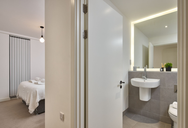 Room 3, Luxe Two-bedroom Haven, Manchester