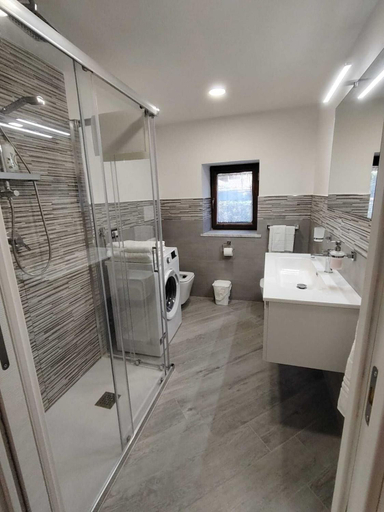 Bathroom 2, 80062 Cute House, Napoli