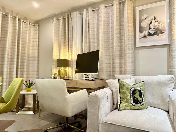 Room 4, Contemporary Bromley Penthouse With Balcony, London