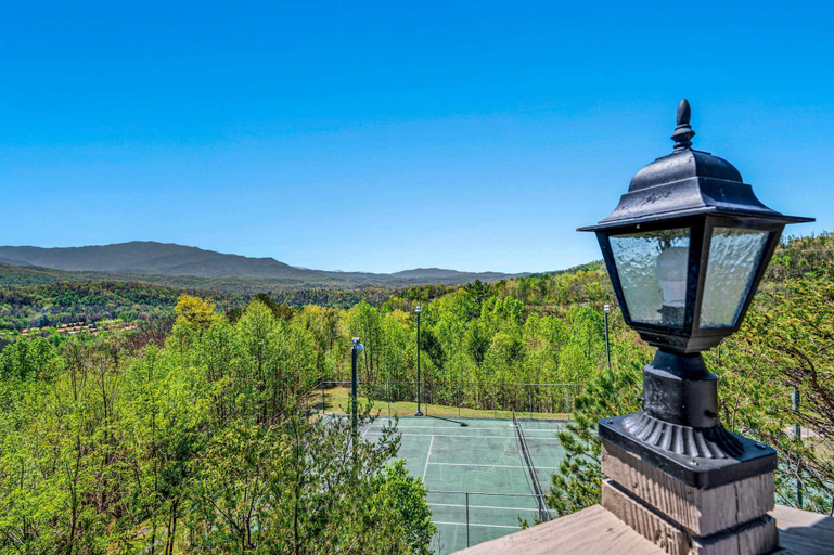 Room 5, Luxe Condo - Mountain Views - Pool Hot Tub Sauna, Sevier