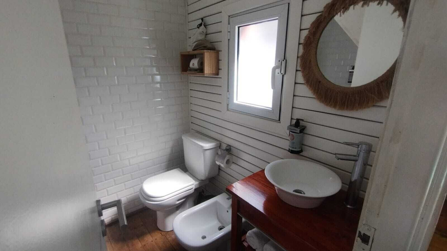 Bathroom 4, Playa Luna Roja, General Pueyrredón
