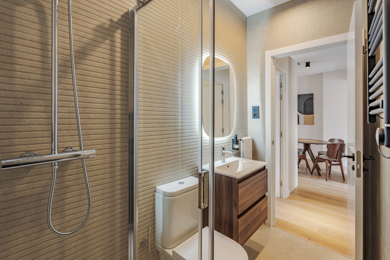Bathroom 3, Numancia Apartments by Olala Homes, Madrid
