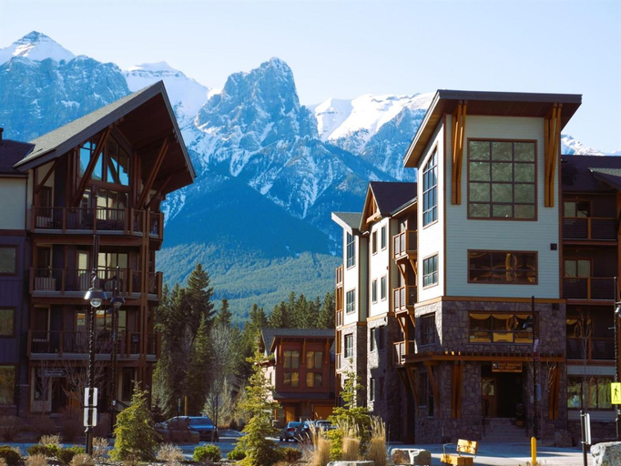 Exterior & Views 4, Mountain Dreams Penthouse Hot Tub & Panoramic Views New in Spring Creek, Division No. 15