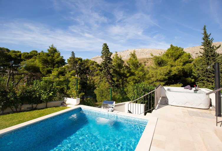 Sport & Beauty 5, Luxury villa with a swimming pool Tugare, Omis - 20067, Omiš
