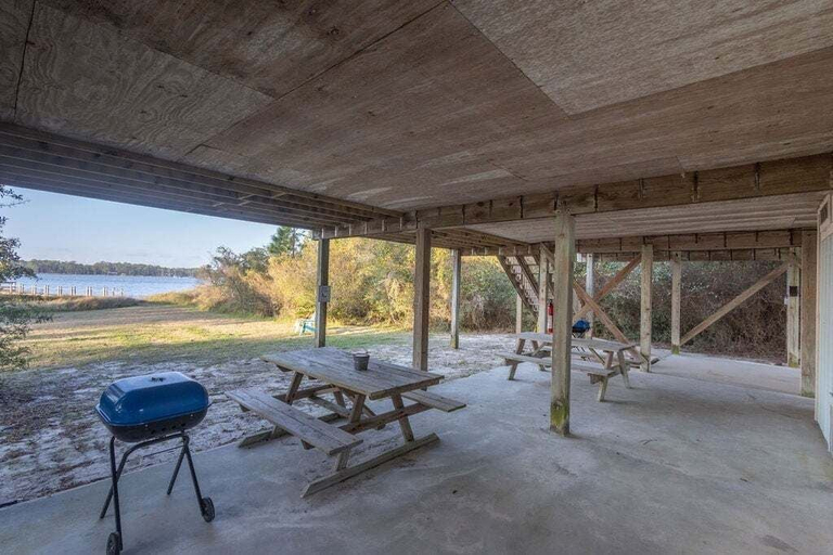 Outdoor dining, Sailhouse West 2 Bedroom Duplex, Baldwin