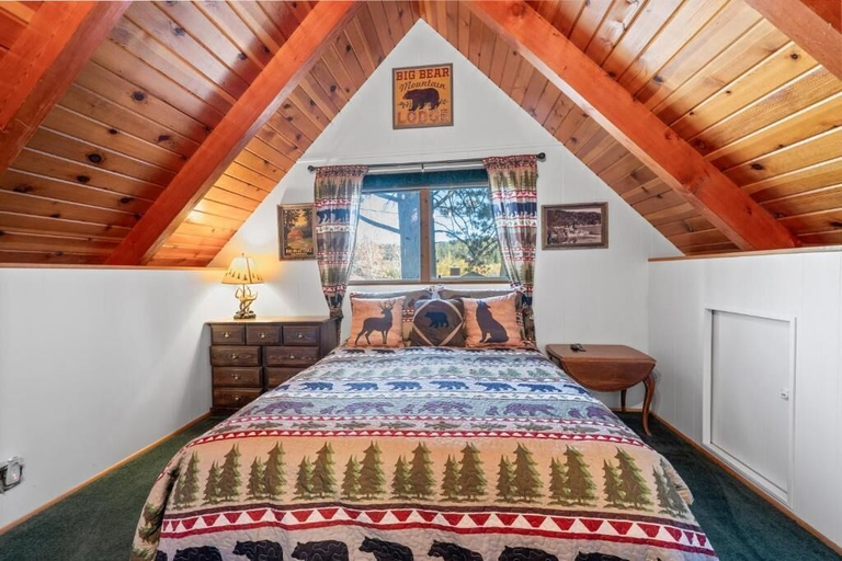 Room 1, Peregrine Chalet, San Bernardino