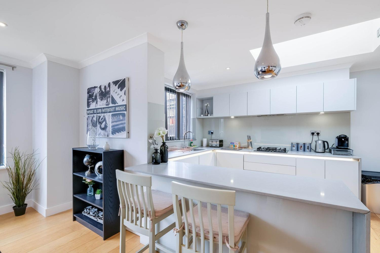 Others 3, The Concord House Luxury 2 Bedroom Apartments, London