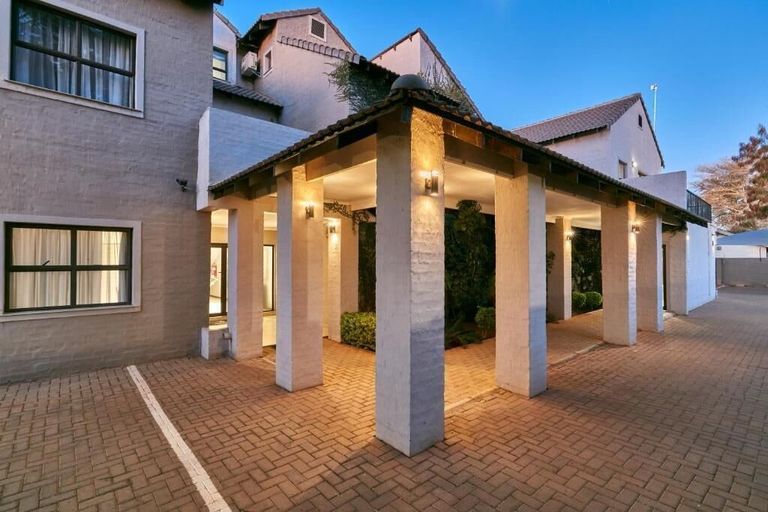 Exterior 2, Golden Crystal Hotel, Gaborone