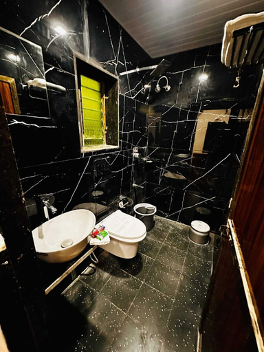 Bathroom, ParNam Hotel, Raigarh