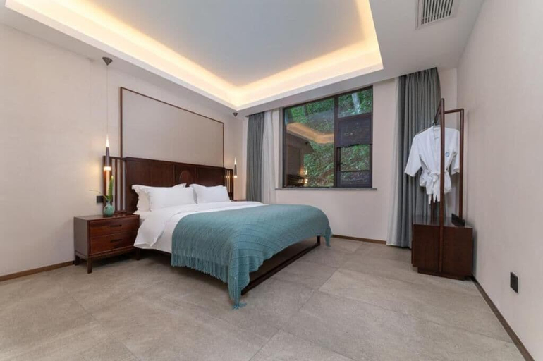 Room 3, Serene Peaks Courtyard, Xiangxi Tujia and Miao