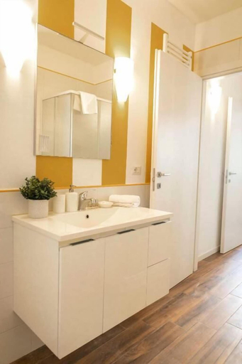 Bathroom 5, Ca del Trima, Milano