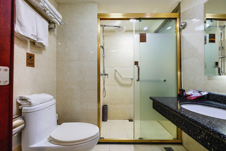 Bathroom 4, James Joyce Coffetel Qufu Long-distance Bus Station, Jining