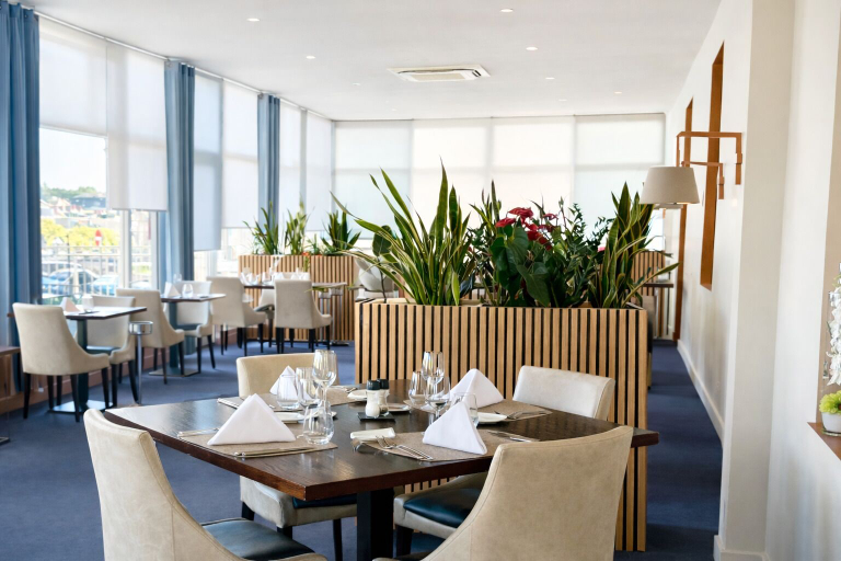 Food & Drinks 3, Grand Hotel, Mayenne