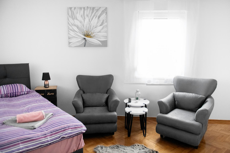 Others 5, Flexible SelfCheckIns 15 & 19 - Zagreb - Garage - Loggia - New - Cozy, Zagreb