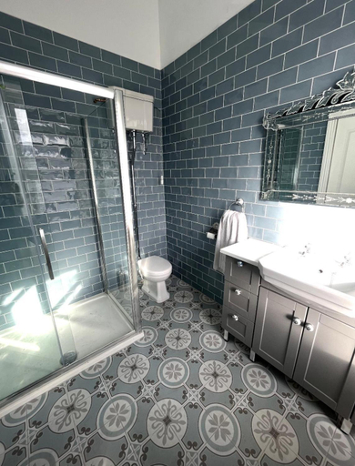 Bathroom 2, Bray Head B&B