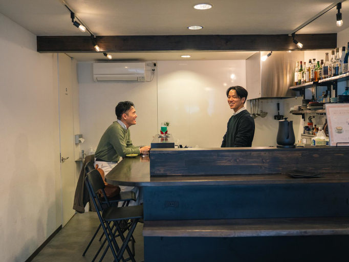 Food & Drinks 4, En- Hostel & Cafe bar, Amami