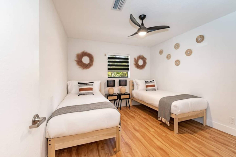 Room 3, Fox Garden-heated Pool-spa- Boho-downtown Beach, Broward