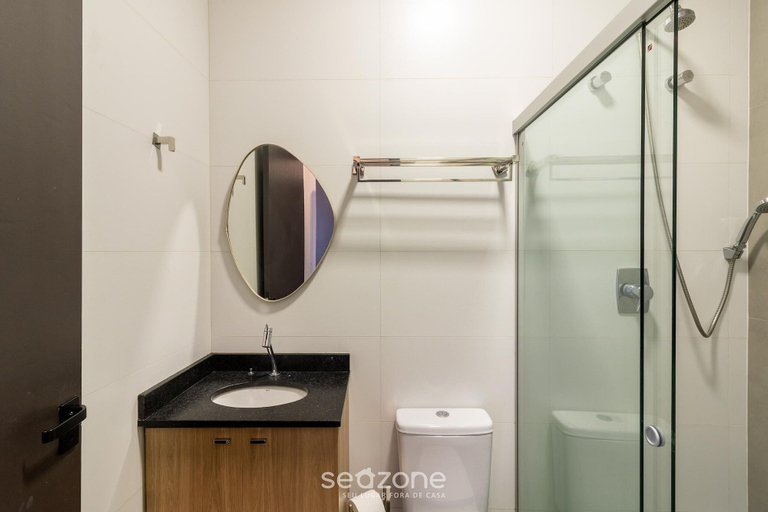 Bathroom 3, Functional and Well-located Studios in Blumenau - OLA, Blumenau